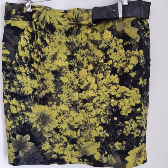 Michael Kors Dresses & Skirts - Michael Kors Black Floral skirt